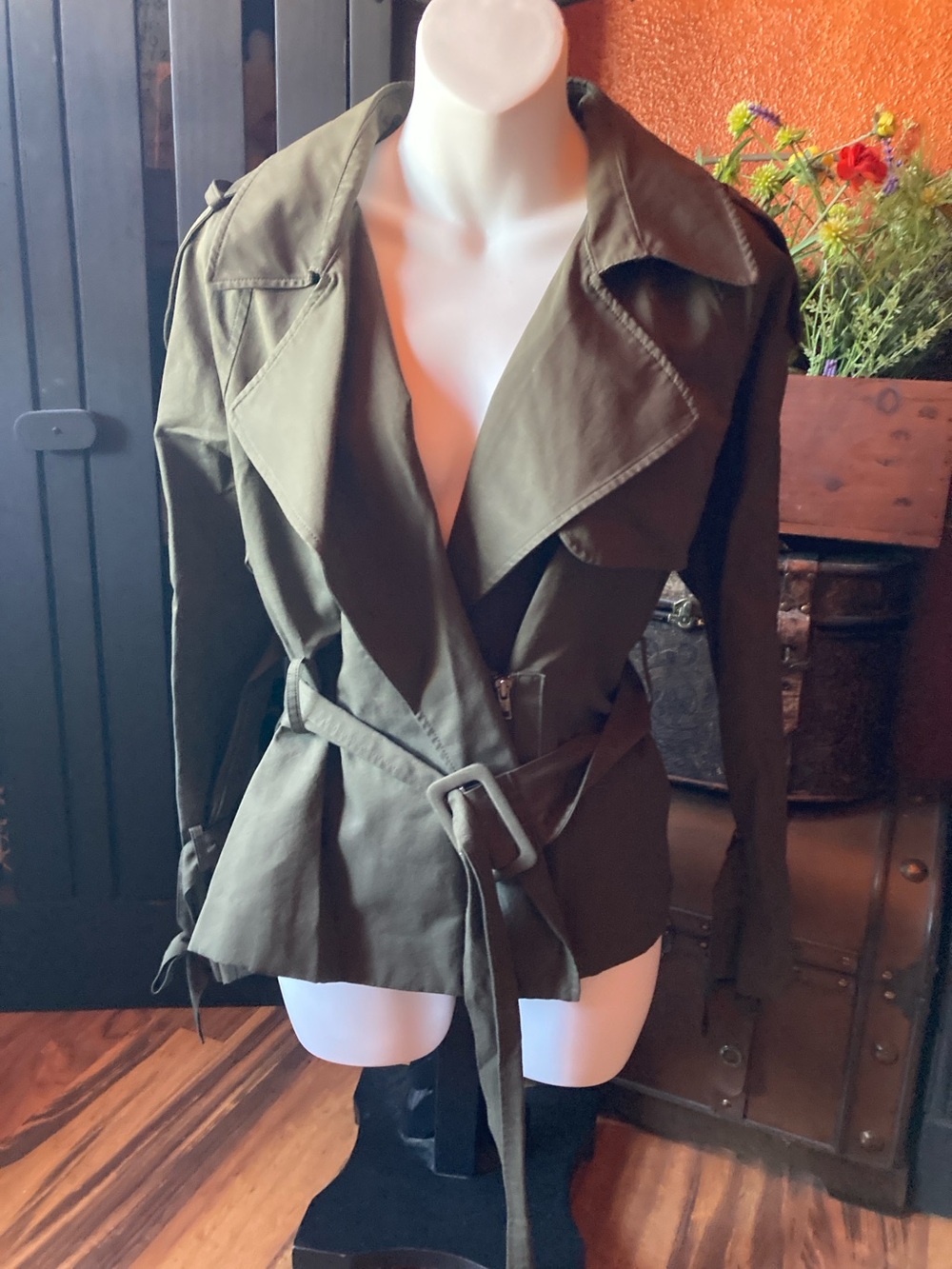 Simply Vera Vera Wang Medium olive green short belted trench style jacket